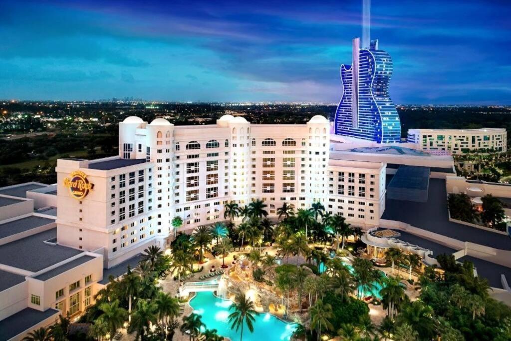Jungle To Beach 4 R 3 Bedroom Family And Pet Heated Pool N Airport N Beach N Hard Rock Fort Lauderdale Extérieur photo